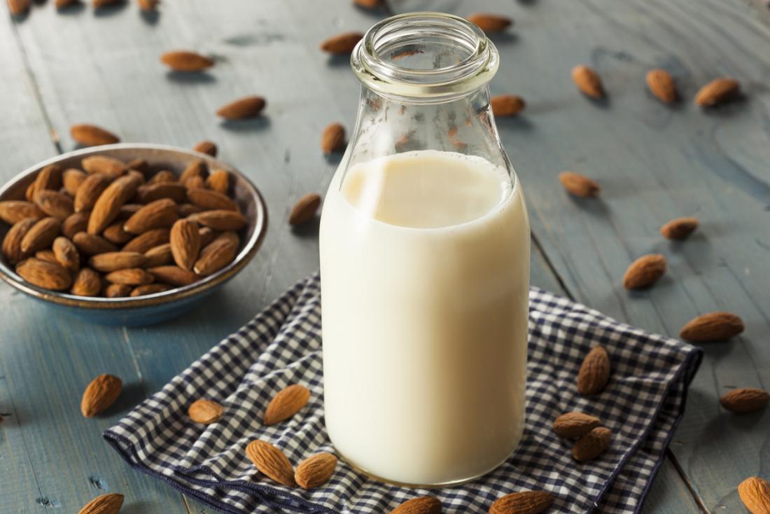 Badem Sütü Nedir ve Sizin İçin İyi mi Kötü mü?